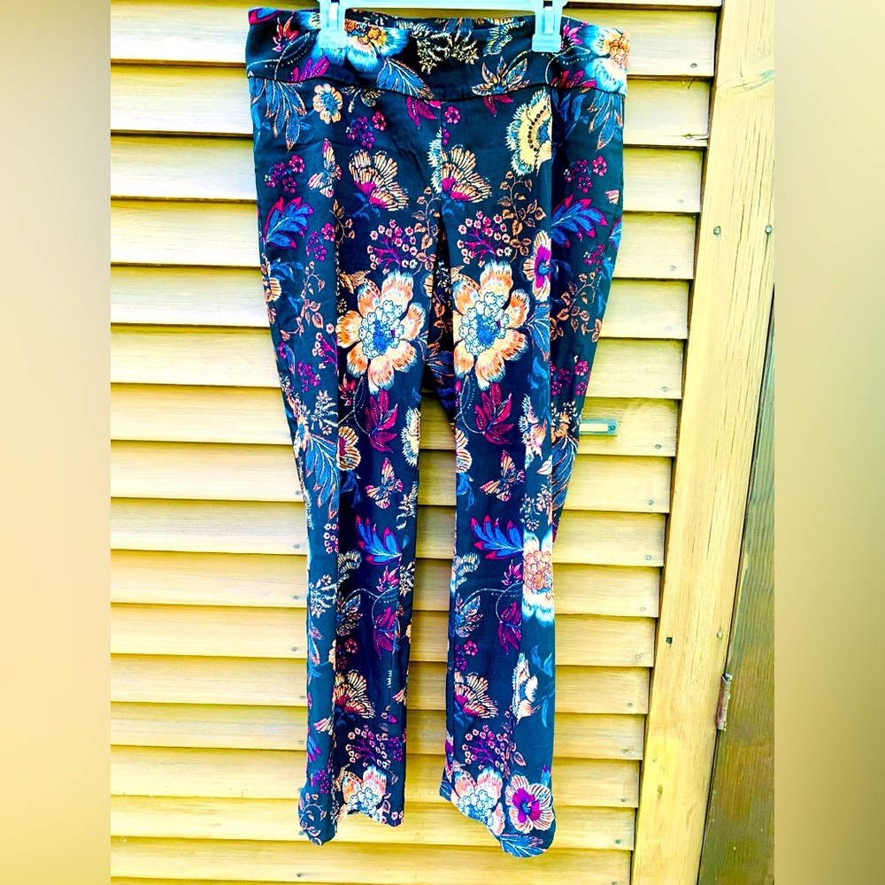 Up! Floral Patterned cropped pull on Pants
